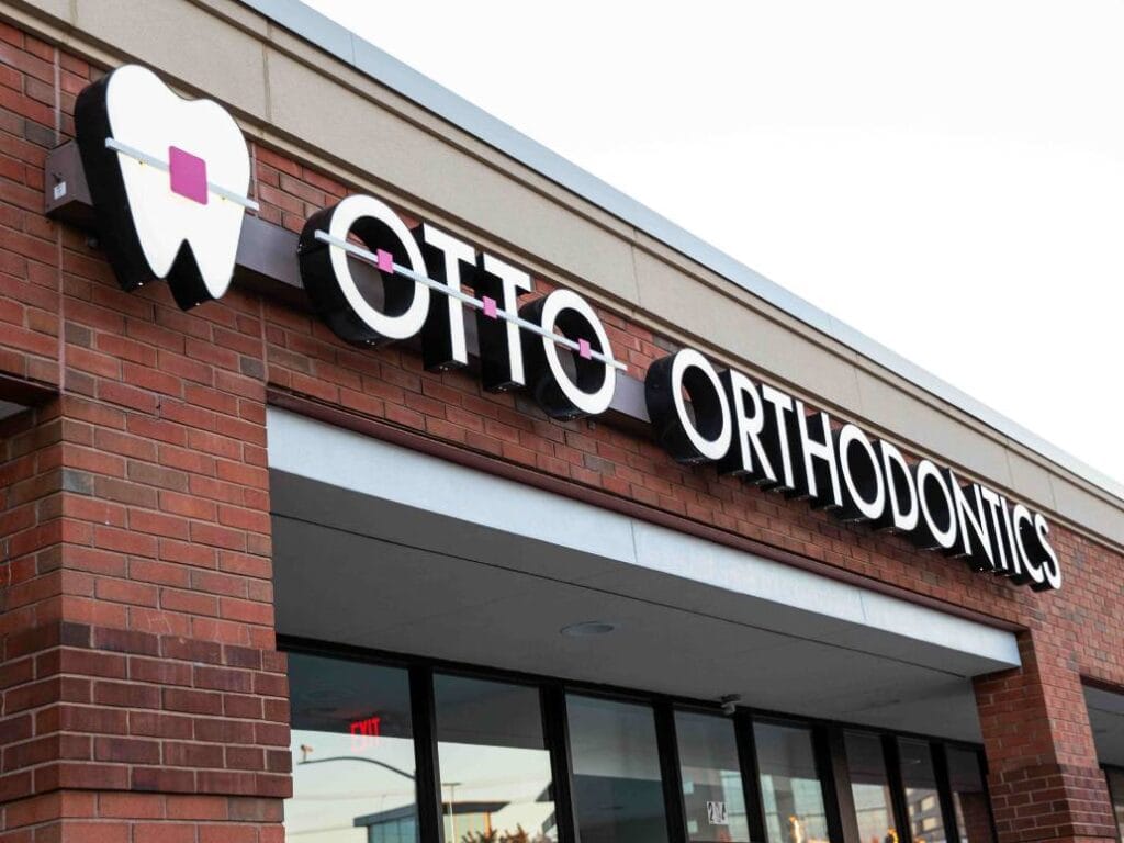 Otto Orthodontics Des Peres location outside view